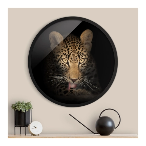 Bild von Rundes Gerahmtes Bild Resting Leopard – Ein edles Kunstwerk für Ihr Zuhause