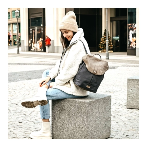 Bild von Zwei Laptoprucksack Olli O12 – Der ideale Begleiter für Damen