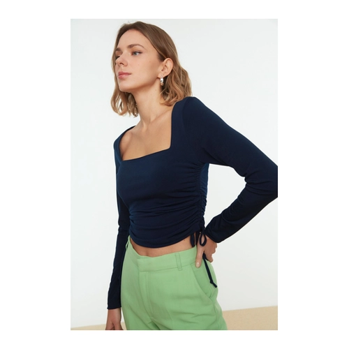 Bild von Trendyol Damen Navy Bluse - Eleganz und Stil vereint