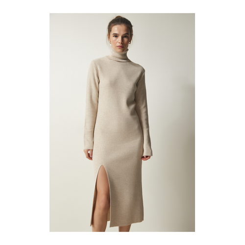 Bild von Happiness İstanbul Strickkleid mit Rollkragen und Schlitz in Beige für Damen