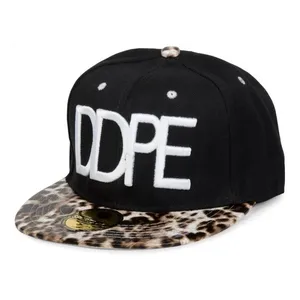 Bild von styleBREAKER Snapback Cap im Leo Design