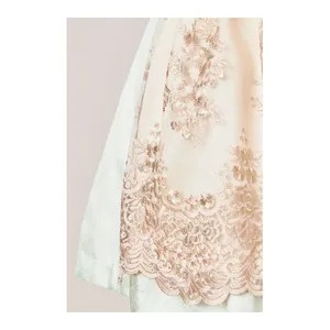 Bild von Dirndl Lujana (60cm) – Eleganz für jede Trachtenliebhaberin