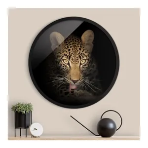 Bild von Rundes Gerahmtes Bild Resting Leopard – Ein edles Kunstwerk für Ihr Zuhause