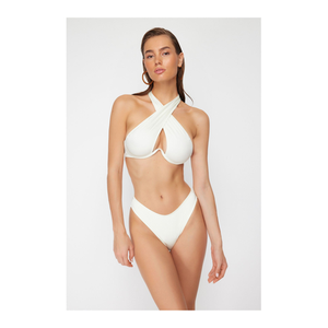 Bild von Trendyol Collection Balconette-Bikinioberteil mit umgekehrtem V-Ausschnitt in Ecru