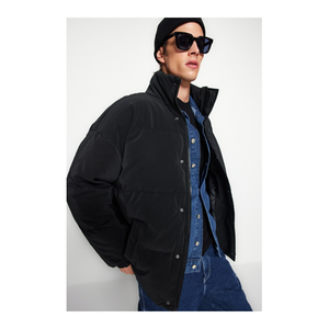 Bild von Trendyol Collection Schwarzer Pufferkragen In Übergröße - für Herren - XS